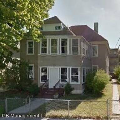 Main picture of 40 Bayard St