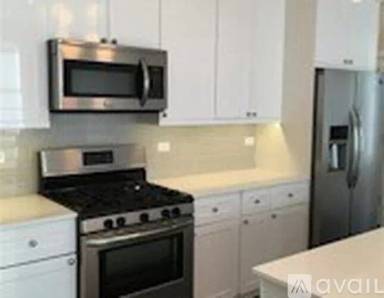 Main picture of 2404-14 W Cortland