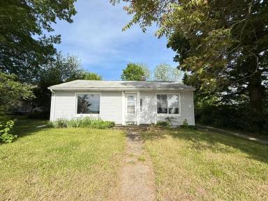 Main picture of 2124 Lansing Ave