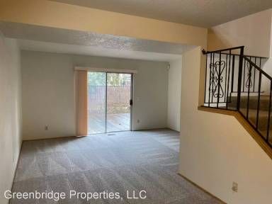 Main picture of 17835 NE Couch St