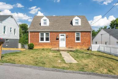 Main picture of 323 Thompson St