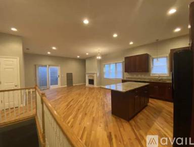 Main picture of 1522 W Greenleaf Ave