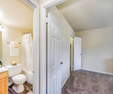 Main picture of Ashton Heights Apartments