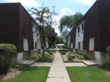 Main picture of 1694 Molitor Road - B