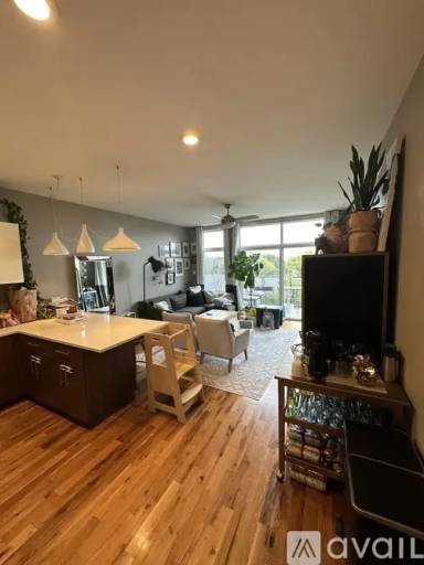 Main picture of 2534 S Kinnickinnic Ave