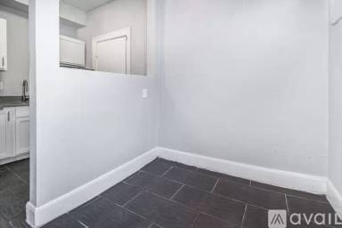 Main picture of 651 W Hancock St