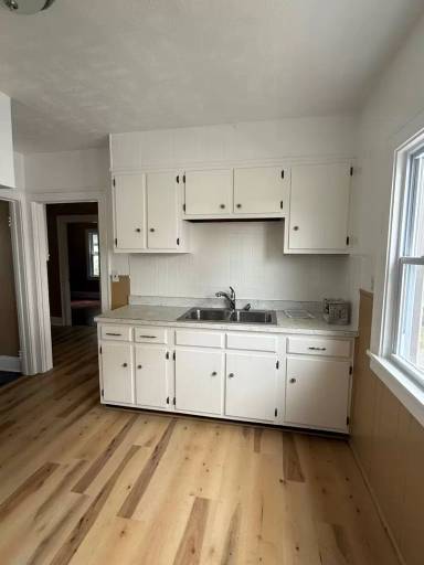 Main picture of 4080 E 144th St