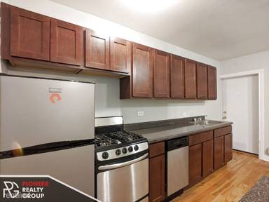 Main picture of 815-23 W Cornelia Ave