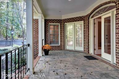 Main picture of 213 Sir Thomas Lunsford Dr