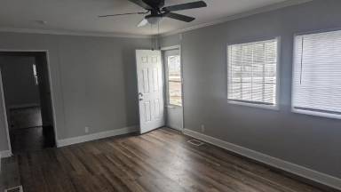 Main picture of 433 E Chippewa Ave