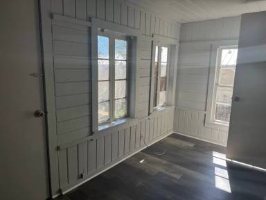 Main picture of 120 N Lee Dr