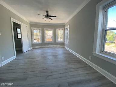 Main picture of 7645 N Rogers Ave