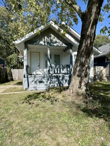 Main picture of 1542 E 26th Ave