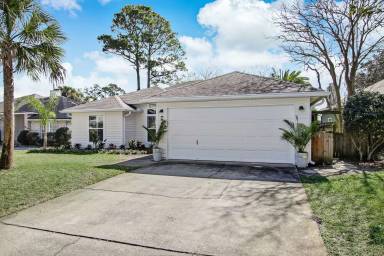Main picture of 3433 Heron Dr N