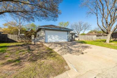 Main picture of 2957 Oak Ridge Ct
