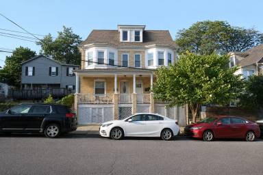Main picture of 713 Spring Garden St
