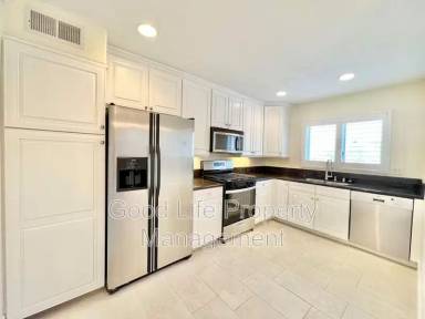 Main picture of 525 Marine St