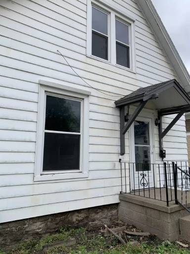 Main picture of 225 17th St NE