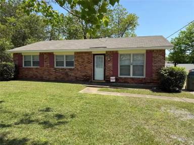 Main picture of 3255 Hackberry Ln