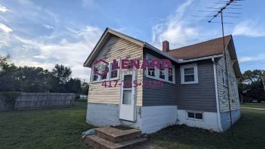 Main picture of 904 E Locust St