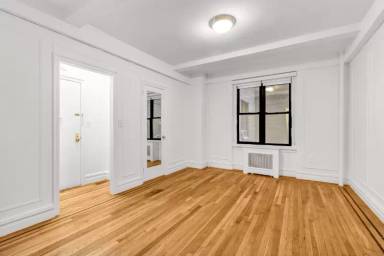Main picture of 210 W 23rd St