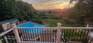 Main picture of 1 Deercliff Rd