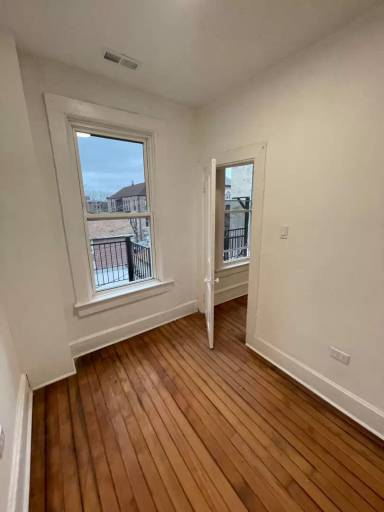 Main picture of 1450 W 18th St