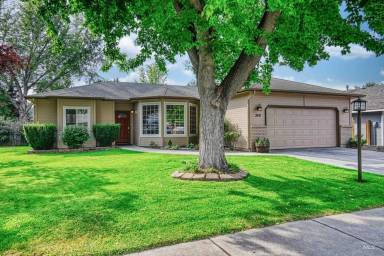 Main picture of 349 S Thoreau Way