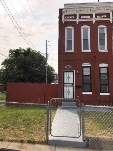Main picture of 2119 Christian St