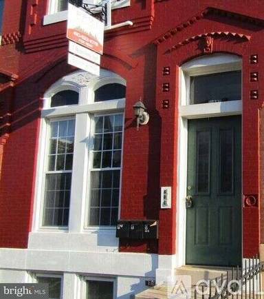 Main picture of 1833 W Baltimore St