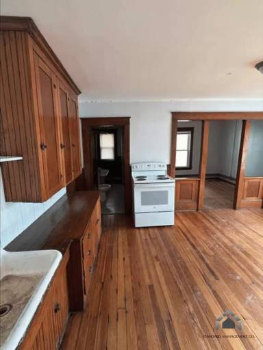 Main picture of 201 Waldo St