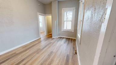 Main picture of 3344 Seymour Ave