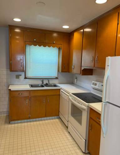 Main picture of 7502 Cass St