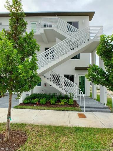 Main picture of 6420 NW 102nd Path