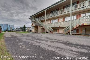 Main picture of 325 Irwin St