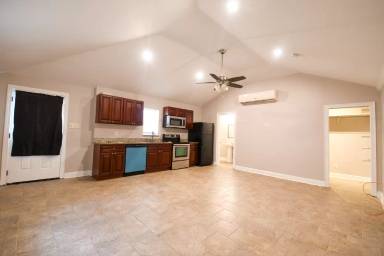 Main picture of 209 Transcontinental Dr