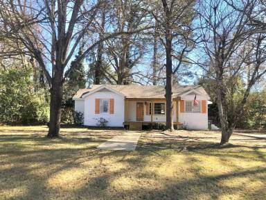 Main picture of 352 Bowden Dr