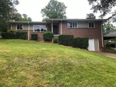 Main picture of 424 16th Ave NW