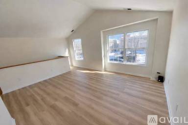 Main picture of 381 S 6th St
