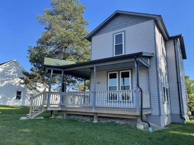 Main picture of 131 W Main St