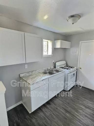 Main picture of 2086 Hubert Ave