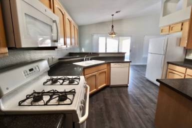 Main picture of 10592 E 38th Ln