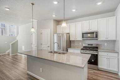 Main picture of 1830 S Poplar Ct