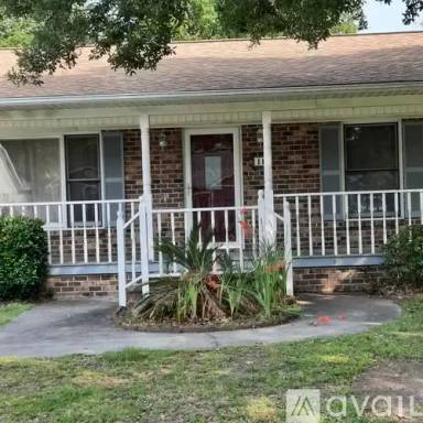 Main picture of 11 Pierce Pl