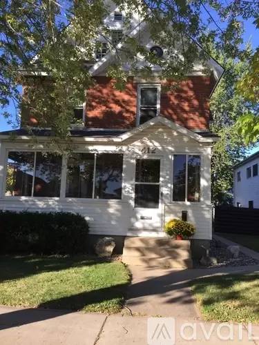 Main picture of 412 E 5th St