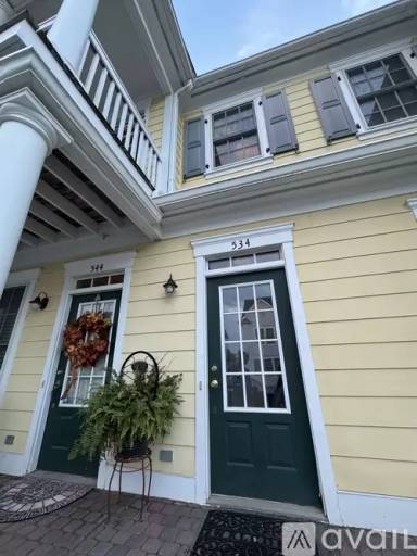 Main picture of 534 Constitution St