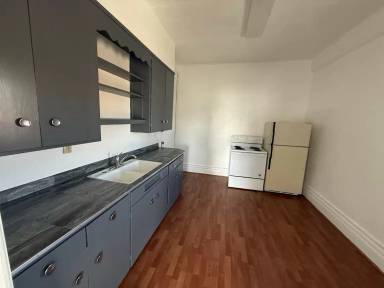 Main picture of 104 W Main St