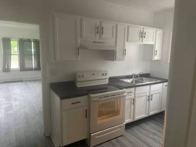 Main picture of 32 Territorial Rd E
