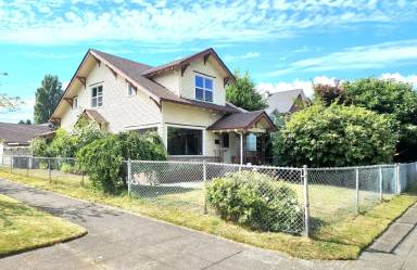 Main picture of 2132 Lombard Ave