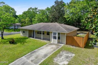 Main picture of 151 Linda Cir